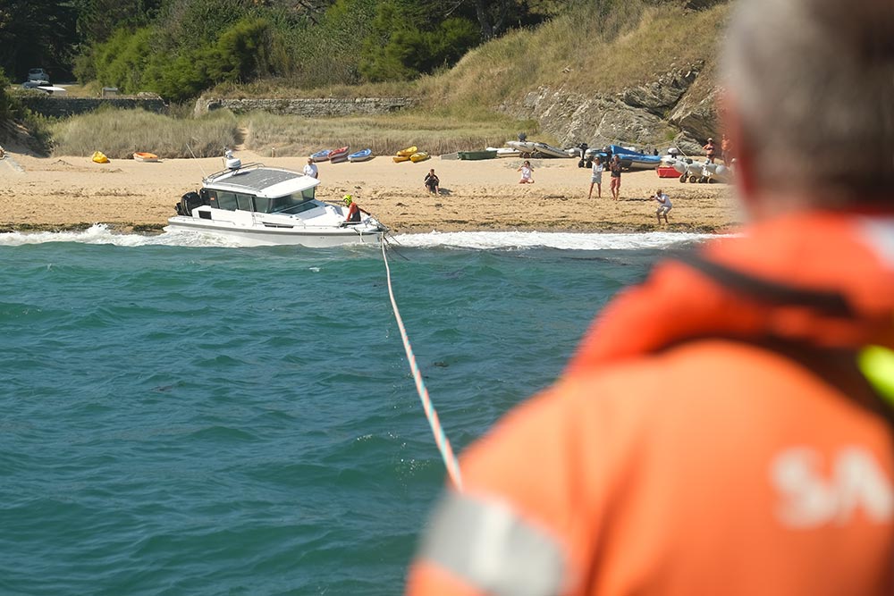 La vedette échouée sur la plage de Port Blanc