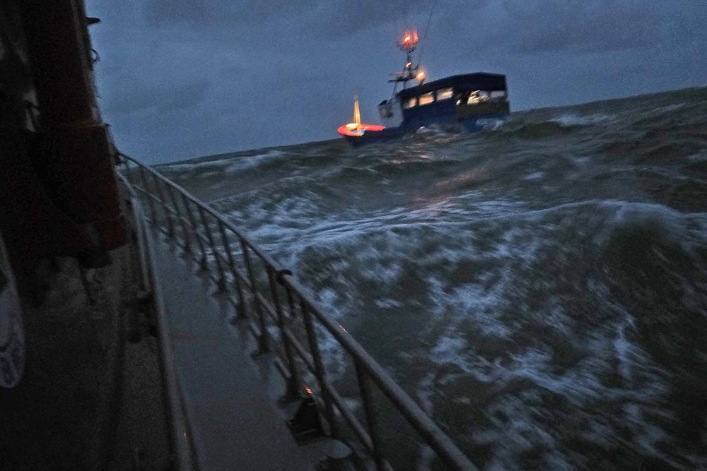 Le bateau de pêche, pendant son retour à Port Haliguen